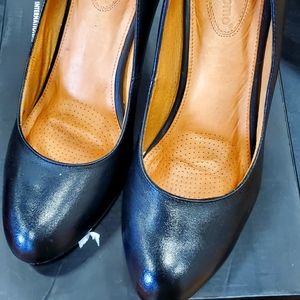 Black leather pumps super comfy